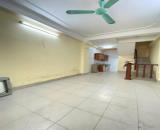 Cho thuê nhà nguyên căn ngõ 165 Giáp Bát, 5 tầng x 38m2, 3 ngủ, 4 WC, 11 Triệu ở sinh