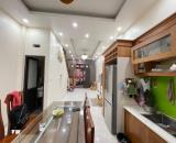 CHỦ NHÀ CẦN BÁN GẤP . SIÊU PHẨM NHÀ TƯ ĐÌNH LONG BIÊN - NGÕ GẦN ĐƯỜNG  THÔNG THOÁNG