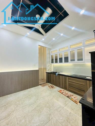 Nhà Đẹp Thạnh Lộc 19, Quận 12: 60m², 3 Lầu, Xe Tải Tránh, Sổ Vuông!