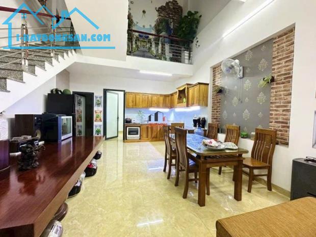 Nhà Mê đẹp, để lại nội thất: Hẻm Đỗ Xuân Hợp 👉3 tỷ 850.