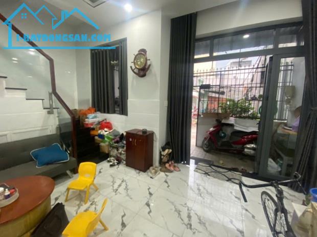 Bán nhà 74m2, 4PN, 3WC, Nguyễn Duy Trinh, Q.2, 6.15 tỷ, sổ hồng