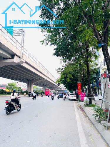 Bán nhà riêng ngõ 218 Phạm Văn Đồng 45m x4T đường ô tô tránh vào nhà đối diện công viên HB