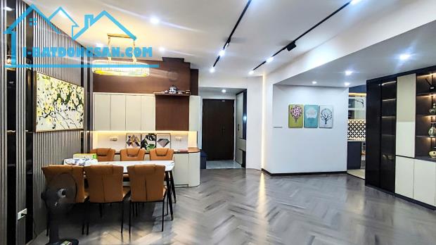 Bán căn góc tòa 96 Định Công, nhà đẹp, full nội thất xịn, 122m, 4 ngủ, 6.5 tỷ