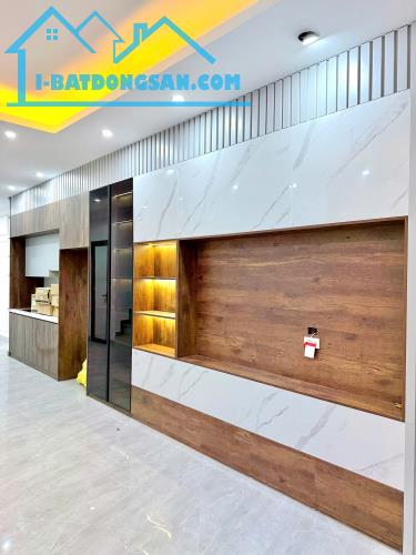 BÁN NHÀ ĐỨC DIỄN 35M2X5T,LÔ GÓC,Ô TÔ TRÁNH, BÃI XE Ô TÔ CÁCH NHÀ 100M,7 TỶ