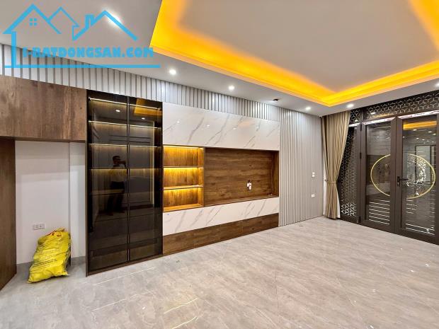 BÁN NHÀ ĐỨC DIỄN 35M2X5T,LÔ GÓC,Ô TÔ TRÁNH, BÃI XE Ô TÔ CÁCH NHÀ 100M,7 TỶ - 1