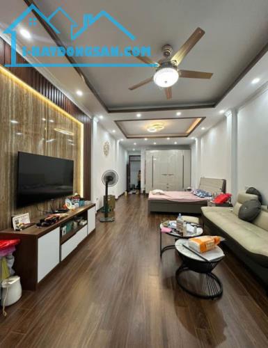 CẦN BÁN GẤP NHÀ  PHỐ TRẠM , NGÕ NÔNG, CÁCH 10M Ô TÔ ĐỖ NGÀY ĐÊM 5  TẦNG, 40M ,NHỈNH 6TỶ - 1