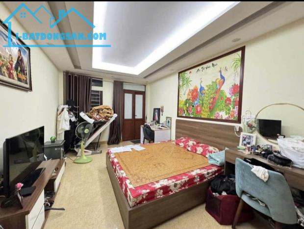 CẦN BÁN GẤP NHÀ  PHỐ TRẠM , NGÕ NÔNG, CÁCH 10M Ô TÔ ĐỖ NGÀY ĐÊM 5  TẦNG, 40M ,NHỈNH 6TỶ - 3