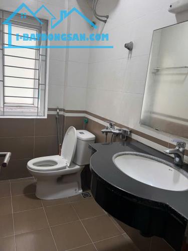 CẦN BÁN GẤP NHÀ  PHỐ TRẠM , NGÕ NÔNG, CÁCH 10M Ô TÔ ĐỖ NGÀY ĐÊM 5  TẦNG, 40M ,NHỈNH 6TỶ - 4