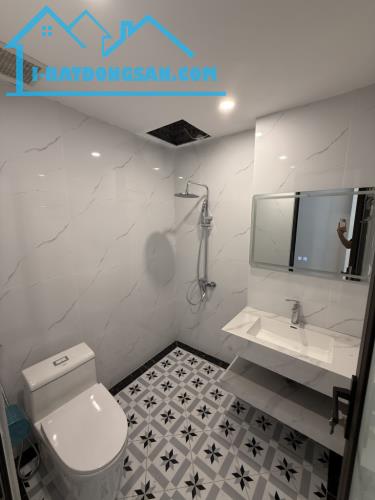 Bán gấp nhà phố HOA LÂM - VIỆT HƯNG, Long biên,  ô tô tránh, thoáng trước thoáng sau, DT: - 2
