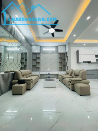 MẶT NGÕ CHÙA VUA - 20M RA PHỐ - NGÕ THÔNG KINH DOANH - THANG MÁY - GIÁ 13 TỶ