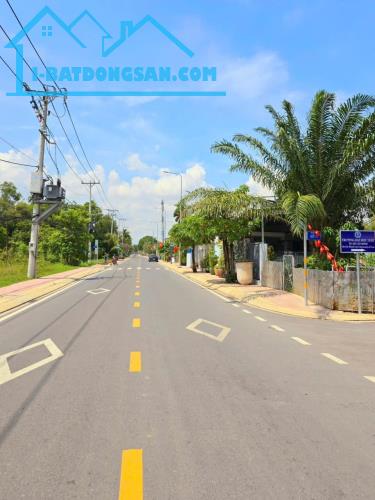 Kinh Khủng Khiếp, Nhà Dt 200m2, ngang 6, Mặt Tiền, Quận 9, Giá chỉ 2.95ty - 4