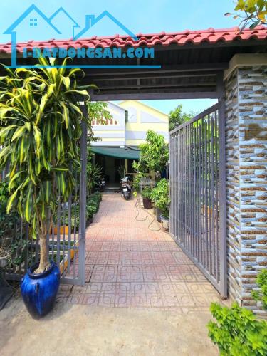 Kinh Khủng Khiếp, Nhà Dt 200m2, ngang 6, Mặt Tiền, Quận 9, Giá chỉ 2.95ty