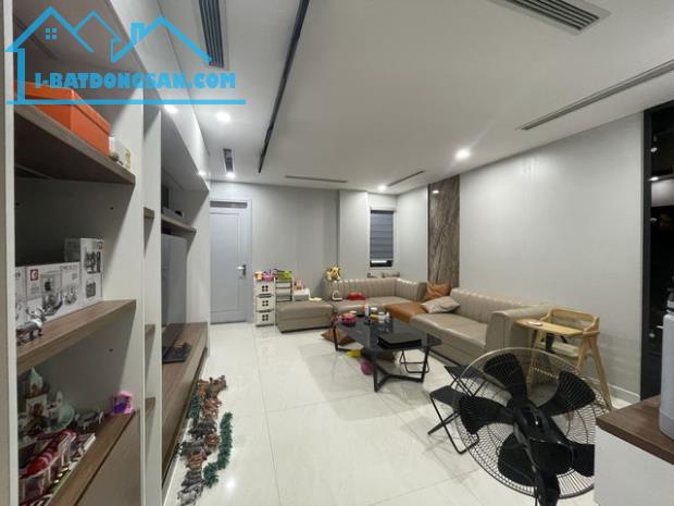 NHÀ MẶT PHỐ GIÁP BÁT 110M2*4T, 5 PHÒNG NGỦ, GARA 21,4 TỶ