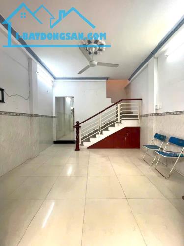 NHÀ ĐẸP GV - GIÁP NGÃ 4 QUANG TRUNG & PHAN HUY ÍCH - HXH SÁT NHÀ - 2 MT TRƯỚC SAU - 40M² - - 2