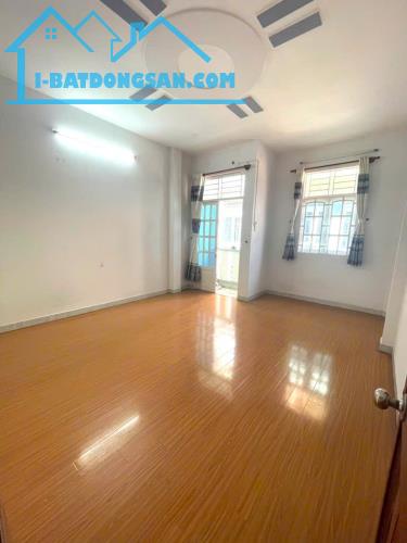 NHÀ ĐẸP GV - GIÁP NGÃ 4 QUANG TRUNG & PHAN HUY ÍCH - HXH SÁT NHÀ - 2 MT TRƯỚC SAU - 40M² - - 4
