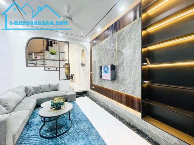 Bán nhà Đê La Thành 27m2x4 tầng đẹp cực hiếm - ngõ rộng - thoáng trước và sau chỉ 3,5 tỷ