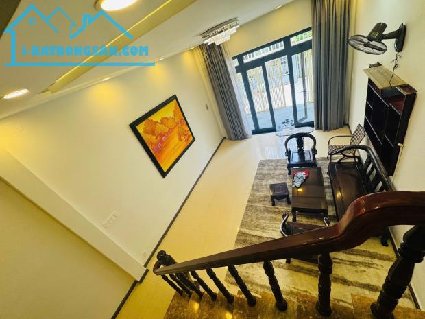 Cho Thuê Nhà đẹp Nguyên Căn đường Bắc Sơn cách biển 30m.  làm vp spa... giá chỉ 12 triệu