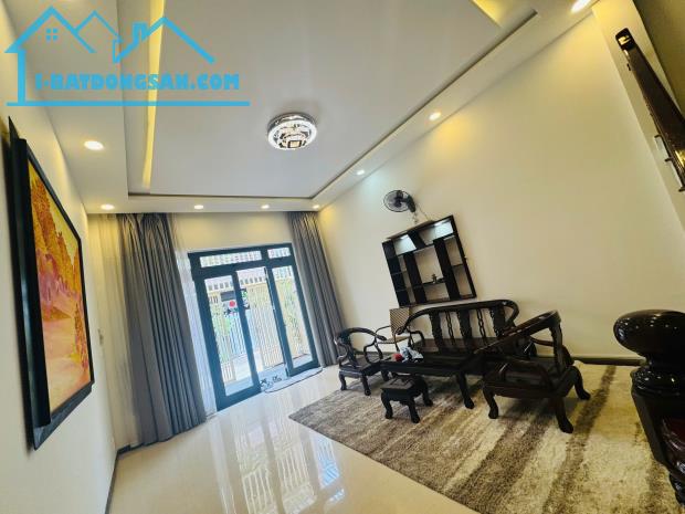 Cho Thuê Nhà đẹp Nguyên Căn đường Bắc Sơn cách biển 30m.  làm vp spa... giá chỉ 12 triệu - 1