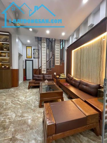 Tậu nhà đẹp oto đỗ có thang máy-Hoàng Đạo Thành-35mx 6T KD tốt.Giá 11.2  tỷ-0962159705
