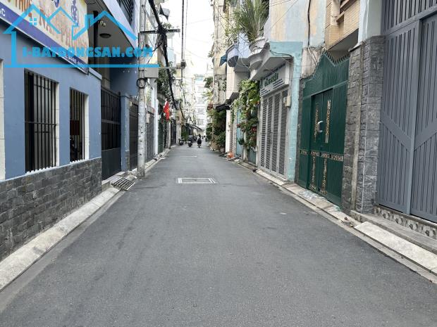HẺM OTO ĐƯỜNG CÔ BẮC P1 QUẬN PHÚ NHUẬN SÁT BÊN QUẬN NHẤT