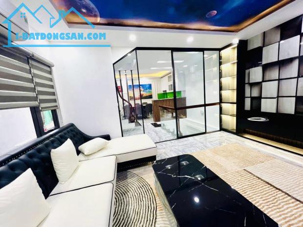 Siêu Phẩm Đội Cấn - 42m² x 5 Tầng - Mặt tiền khủng 9m – Nhà Đẹp Gần Phố - Giá 9.5 Tỷ