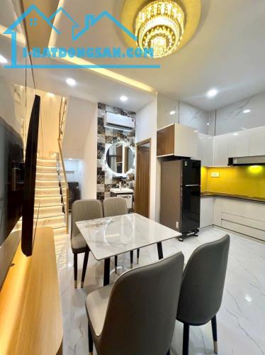 GIÁ NHỈNH 4 TỶ  - 3 TẦNG - LÊ VĂN SỸ - 2