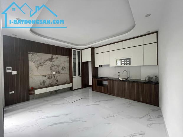 CĂN NHÀ TRUNG TÂM QUẬN ĐỐNG ĐA- HƯỞNG TRỌN KHÔNG KHÍ MÁT LẠNH - GIỮA MÙA HÈ OI Ả - I - 1
