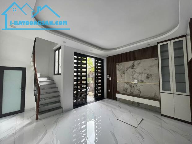 CĂN NHÀ TRUNG TÂM QUẬN ĐỐNG ĐA- HƯỞNG TRỌN KHÔNG KHÍ MÁT LẠNH - GIỮA MÙA HÈ OI Ả - I - 2