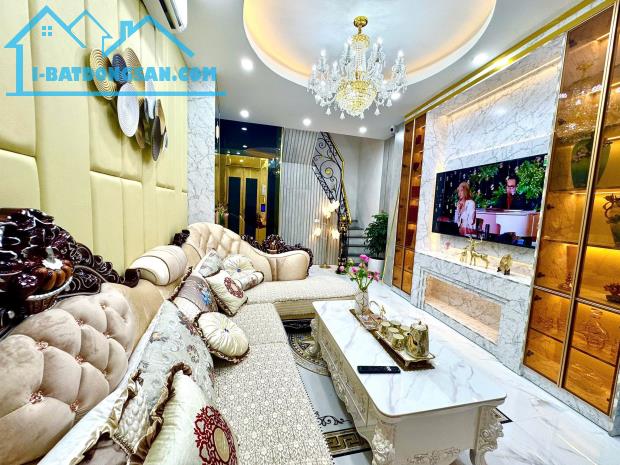 💥 SIÊU PHẨM ĐỐNG ĐA- NHÀ ĐẸP KHÔNG TỲ VẾT - 4 TẦNG THANG MÁY XỊN SÒ - FULL NỘI THẤT - NGÕ - 4