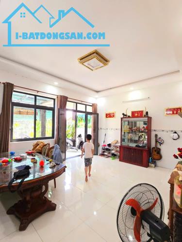 Kinh Khủng Khiếp, Nhà Dt 201m2, ngang 6, Mặt Tiền, Quận 9, Giá chỉ 2.96ty - 3