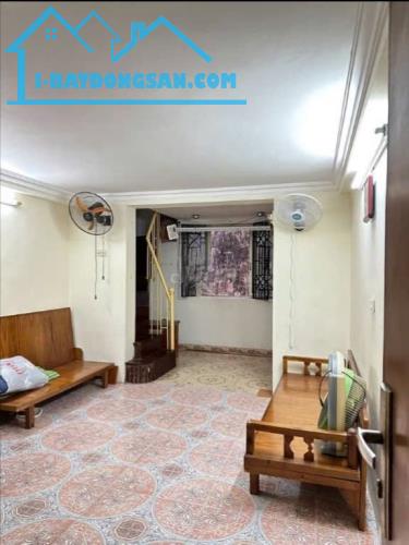 Cho thuê căn hộ Tập thể Tầng 2 Đường Thành 55m2, 5.5 Triệu - 1
