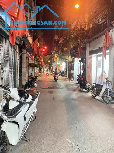 Bán nhà phố Hồ Đắc Di, Đống Đa, nhà đẹp dân xây, diện tích rộng, ô tô tránh đỗ