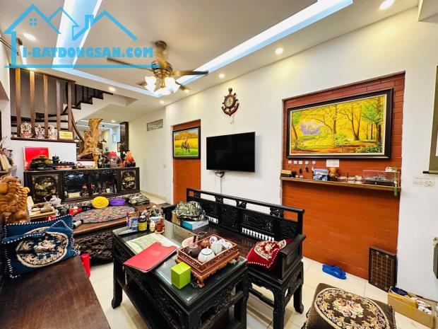 Bán nhà phố Hồ Đắc Di, Đống Đa, nhà đẹp dân xây, diện tích rộng, ô tô tránh đỗ - 1