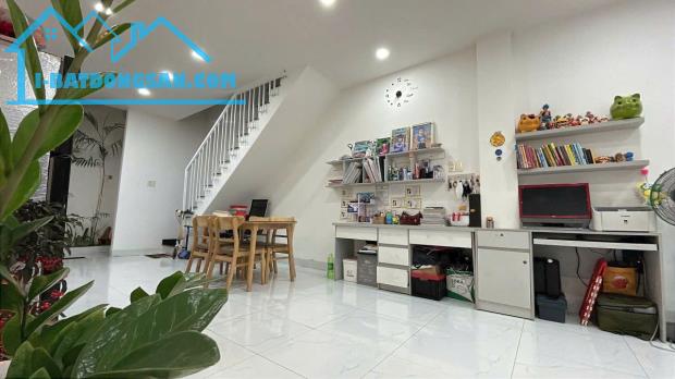 cần  bán căn nhà mới Đất Lành đường 13m dt 110m2 bán : 3ty Call me : Trinh
