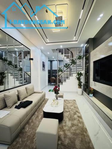 ÂU CƠ TÂY HỒ NHỈNH 8TY SỞ HỮU CĂN NHÀ 5 TẦNG 32M2 NGÕ NÔNG GẦN PHỐ