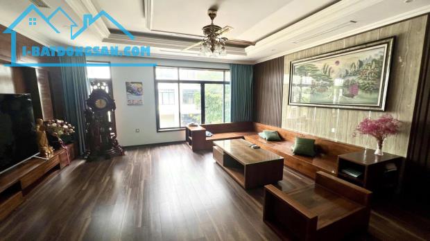 BÁN NHÀ 92M, VỊ TRÍ ĐẸP, Ô TÔ TRÁNH, NGÕ THÔNG, KINH DOANH SẦM UẤT PHỐ TRUNG KÍNH.