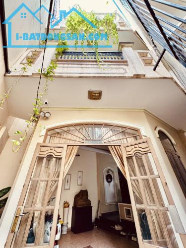Bán nhà phú nhuận nguyễn đình chính phường 8 nhà 83m2 nganng 8m 3 tầng 4pn chỉ 11,5 tỷ