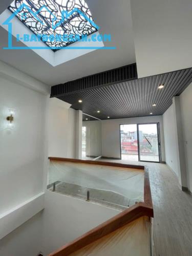 Bán nhà ngõ 135 phố Bồ Đề 60m, thang máy, ô tô vào nhà. - 3