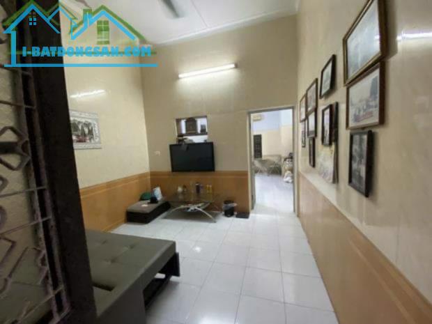 Cho thuê nhà riêng ở nhóm 8 người ngõ 189 Lò Đúc, 3 tầng x 45m2, 2 ngủ, 2 WC, 10 Triệu/th - 3