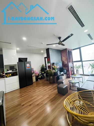 (Tin thật 100%) CH 85m2 x 2PN có slot ô tô tại Mipec Xuân Thủy - Nội thất cao cấp - Tầng