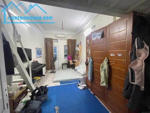 PHỐ CHỢ KHÂM THIÊN - 2 MẶT NGÕ MỞ CỬA  - DT 33m2 4 tầng MT 3.7m Giá 7.3 tỷ - 4