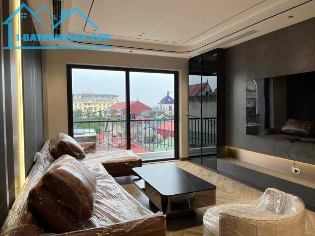 Nhà  đẹp , 40m,MT4m,  còn mới giá hơn 6 tỷ,ngõ rộng tại Ngọc Thuỵ