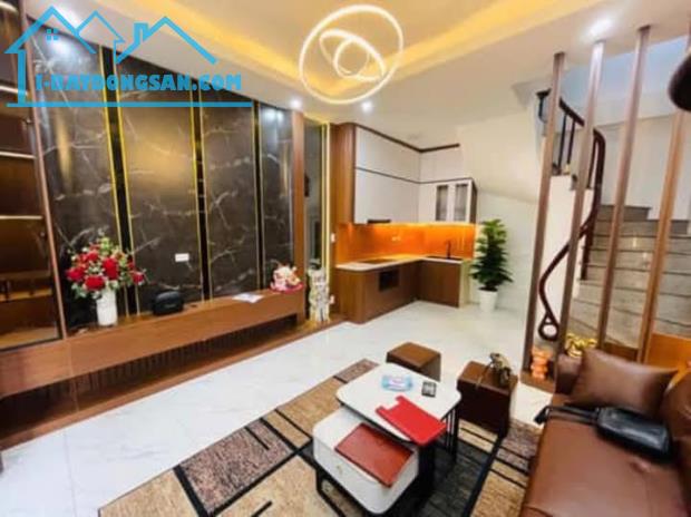 Nhà Đẹp Gần Đường Lĩnh Nam, Hoàng Mai 30m, 5 tầng, mt 4.6m, giá 5.8 tỷ. - 1