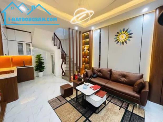 Nhà Đẹp Gần Đường Lĩnh Nam, Hoàng Mai 30m, 5 tầng, mt 4.6m, giá 5.8 tỷ. - 2