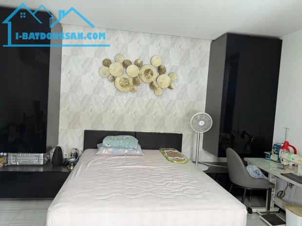 BÁN NHÀ KHU KIỀU ĐÀM - HIM LAM, 6 TẦNG, QUẬN 7
Diện tích: 6.3x14m
Giá: Nhỉnh 16 tỷ - 2