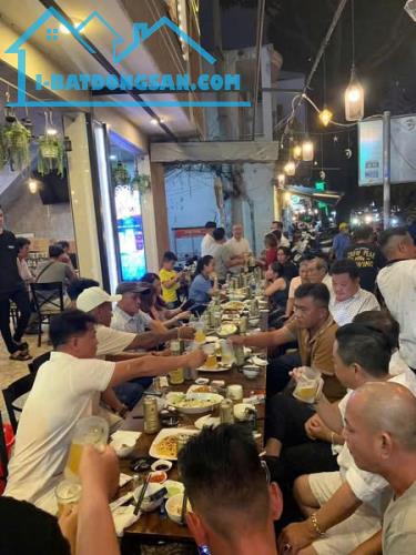 SANG QUÁN NHẬU BIA ĐỨC – HOẠT ĐỘNG 10 NĂM – MẶT TIỀN TRƯỜNG SA, QUẬN 3 - 1