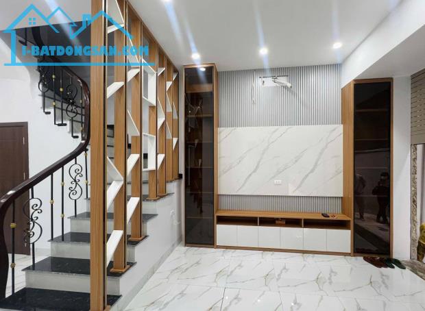 Cần bán nhà Ngọc Lâm, Long Biên, 37m2 x 4 tầng, Gần hồ, gần trường . - 2