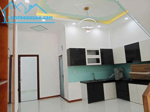 Nhà sổ riêng hoàn công mới xây 2 lầu 1 trệt 5.8 tỷ/100m1 - 2