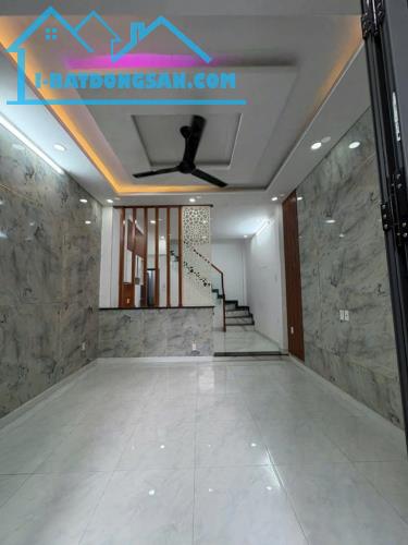 BÁN NHÀ GÒ XOÀI - LÊ VĂN QUỚI - BÌNH TÂN - HẺM 6M - 40M2 - 3 TẦNG - CHỈ 4.2 TỈ