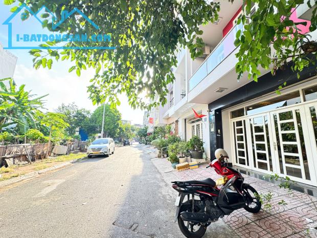 Bán Biệt Thự KDC Nam Long, Tân Thuận Đông
Q7, 120M2, 4PN chỉ 18,2 tỷ - 4